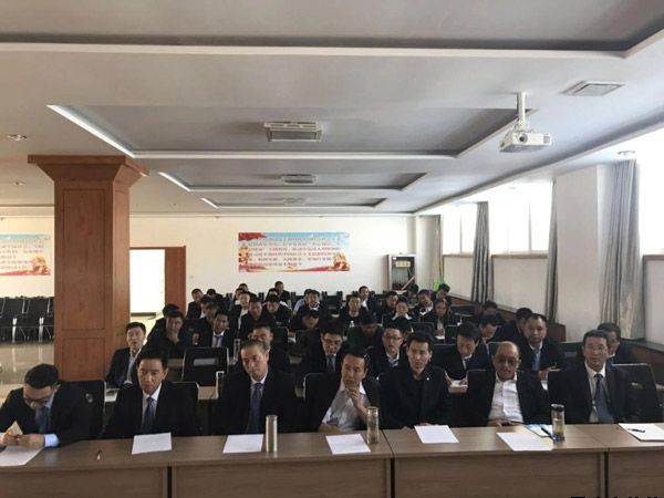 泓源出租公司召開“文明行車”專題培訓會(圖2) 泓源出租公司召開“文明行車”專題培訓會(圖2)