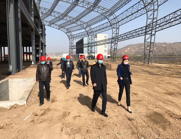 市建管局副局長(zhǎng)田曉東帶隊(duì)督查指導(dǎo)平?jīng)鲞^(guò)境車輛綜合服務(wù)中心(一期)項(xiàng)目 開(kāi)(復(fù))工工作(圖2) 市建管局副局長(zhǎng)田曉東帶隊(duì)督查指導(dǎo)平?jīng)鲞^(guò)境車輛綜合服務(wù)中心(一期)項(xiàng)目 開(kāi)(復(fù))工工作(圖2)