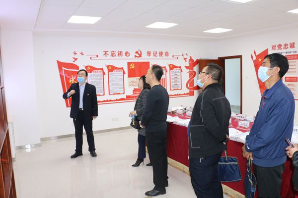 涇川縣循環(huán)經(jīng)濟(jì)產(chǎn)業(yè)園區(qū)管委會(huì)副主任袁紅燕一行來(lái)我公司考察調(diào)研(圖2) 涇川縣循環(huán)經(jīng)濟(jì)產(chǎn)業(yè)園區(qū)管委會(huì)副主任袁紅燕一行來(lái)我公司考察調(diào)研(圖2)