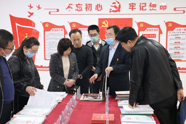 涇川縣循環(huán)經(jīng)濟(jì)產(chǎn)業(yè)園區(qū)管委會(huì)副主任袁紅燕一行來(lái)我公司考察調(diào)研(圖3) 涇川縣循環(huán)經(jīng)濟(jì)產(chǎn)業(yè)園區(qū)管委會(huì)副主任袁紅燕一行來(lái)我公司考察調(diào)研(圖3)