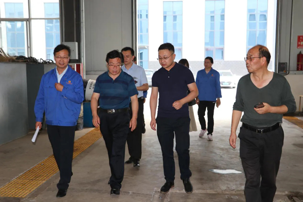 市委統(tǒng)戰(zhàn)部調研豐收公司生產經(jīng)營及復工復產工作(圖1)