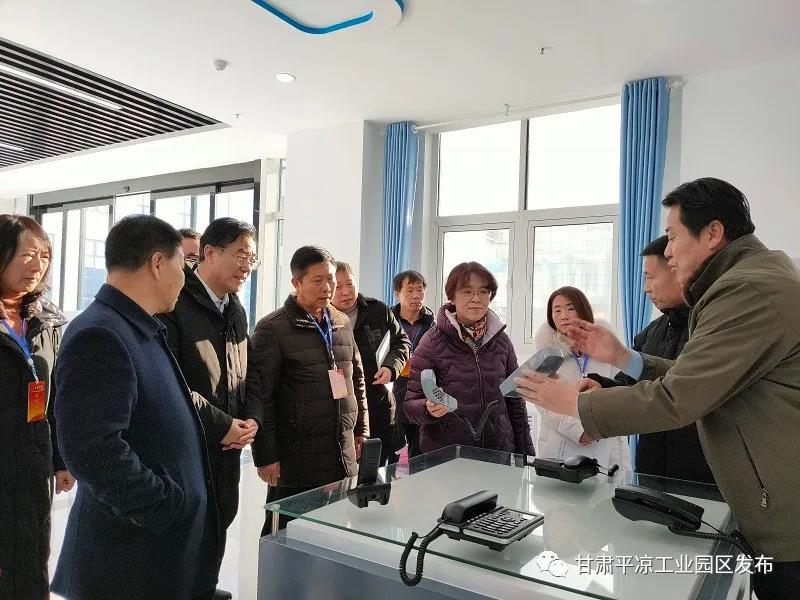 省市人大代表來平?jīng)龉I(yè)園區(qū)視察(圖3) 省市人大代表來平?jīng)龉I(yè)園區(qū)視察(圖3)