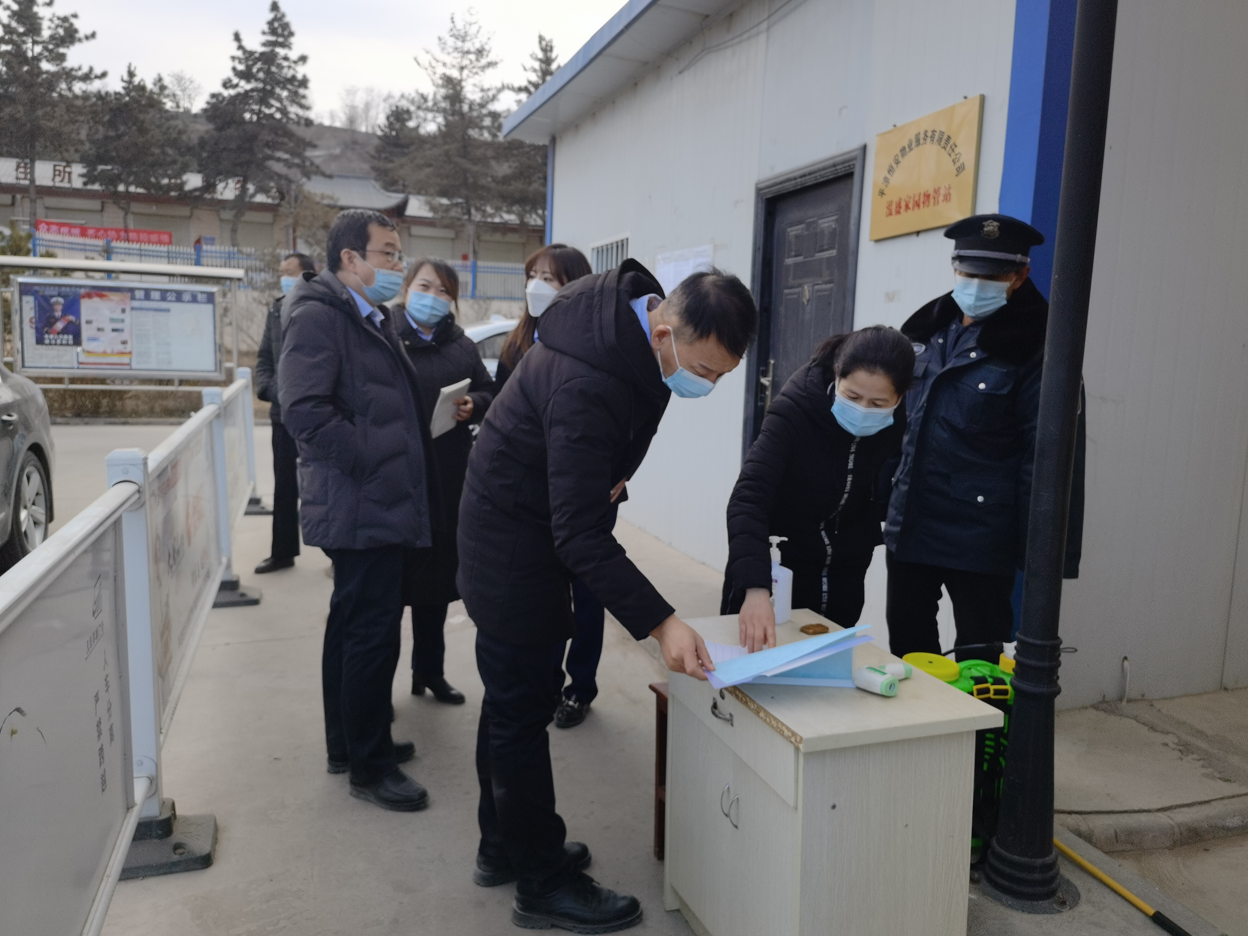 泓源公司開展疫情防控和安全生產(chǎn)大檢查(圖2) 泓源公司開展疫情防控和安全生產(chǎn)大檢查(圖2)