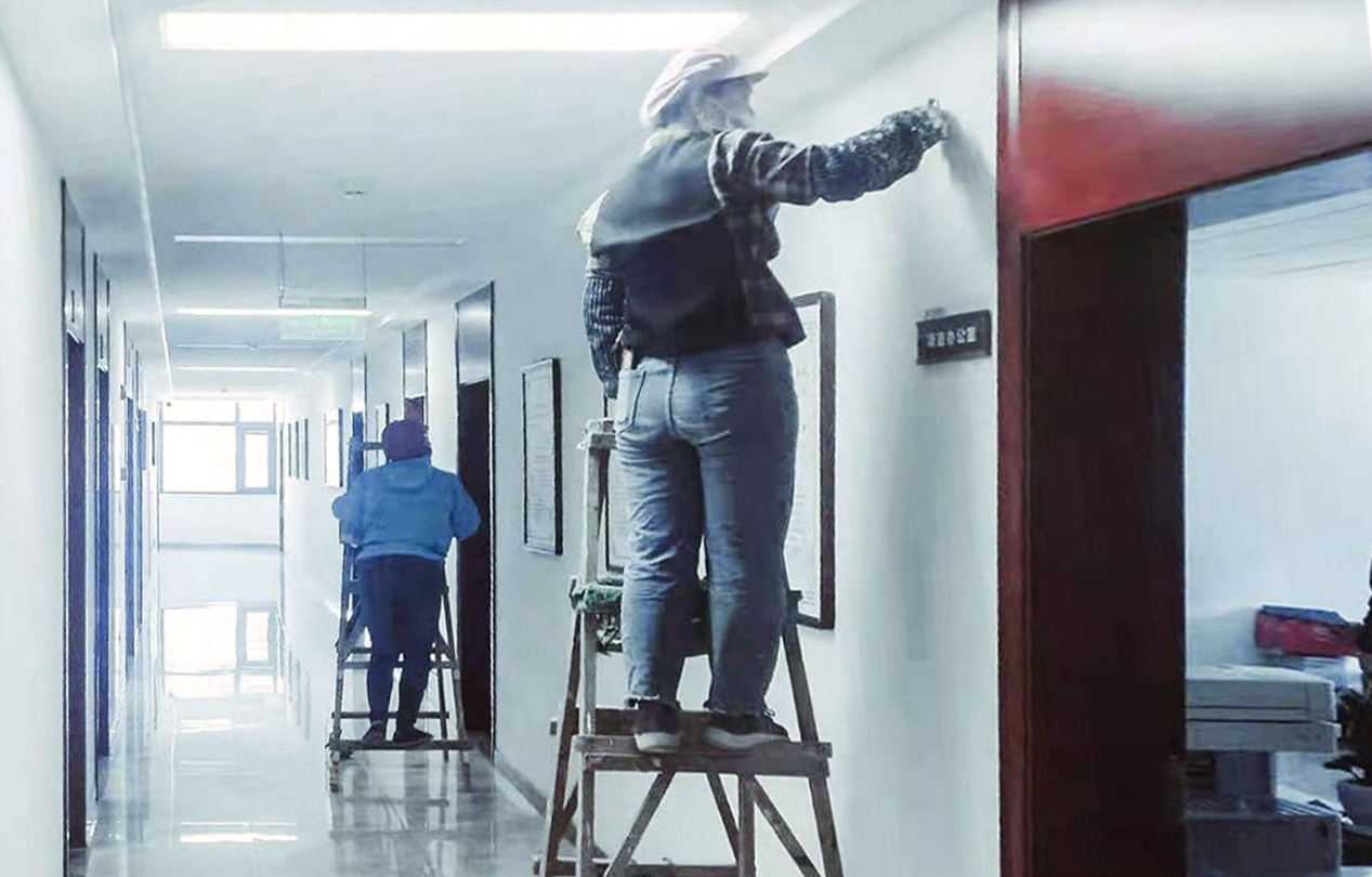 泓潤物業(yè)公司開展設施維護工作(圖2) 泓潤物業(yè)公司開展設施維護工作(圖2)