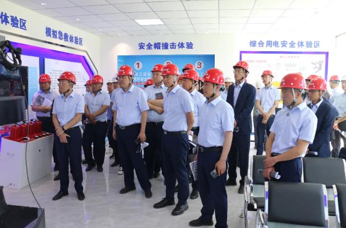 泓源公司開展安全生產(chǎn)月活動——重點建設(shè)項目觀摩學習(圖4) 泓源公司開展安全生產(chǎn)月活動——重點建設(shè)項目觀摩學習(圖4)