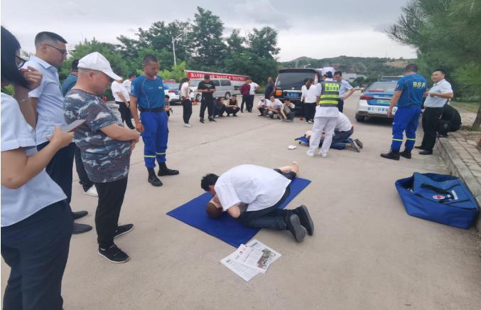 泓源新能源出租汽車公司開展應(yīng)急救援演練活動(dòng)(圖5) 泓源新能源出租汽車公司開展應(yīng)急救援演練活動(dòng)(圖5)