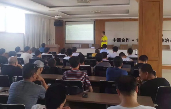 泓源出租車公司召開7月份安全例會(huì)并開展“炎炎夏日送清涼”活動(dòng)(圖2) 泓源出租車公司召開7月份安全例會(huì)并開展“炎炎夏日送清涼”活動(dòng)(圖2)