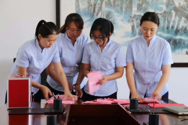 泓源公司召開(kāi)第一屆女職工大會(huì)(圖2) 泓源公司召開(kāi)第一屆女職工大會(huì)(圖2)