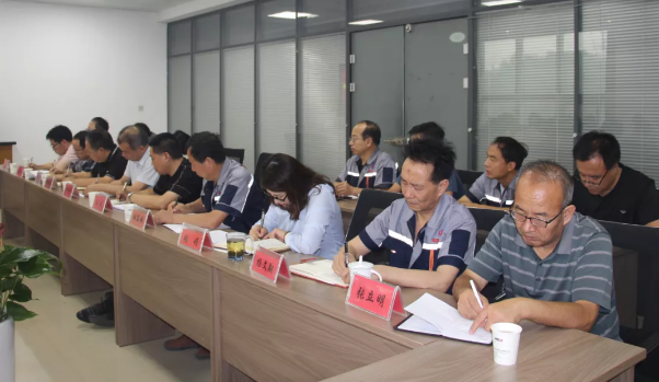 泓盛達(dá)公司召開(kāi)前七個(gè)月經(jīng)濟(jì)運(yùn)行分析調(diào)度會(huì)暨八月份安全例會(huì)(圖3) 泓盛達(dá)公司召開(kāi)前七個(gè)月經(jīng)濟(jì)運(yùn)行分析調(diào)度會(huì)暨八月份安全例會(huì)(圖3)