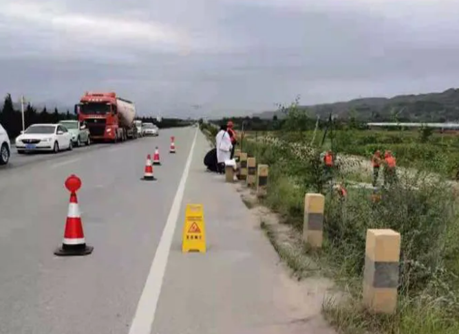 泓源城東污水處理公司組織開(kāi)展四十里鋪倒虹吸井溢水應(yīng)急救援演練活動(dòng)(圖2) 泓源城東污水處理公司組織開(kāi)展四十里鋪倒虹吸井溢水應(yīng)急救援演練活動(dòng)(圖2)